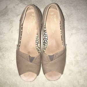 TOMS Brown Canvas Heels Sz.9